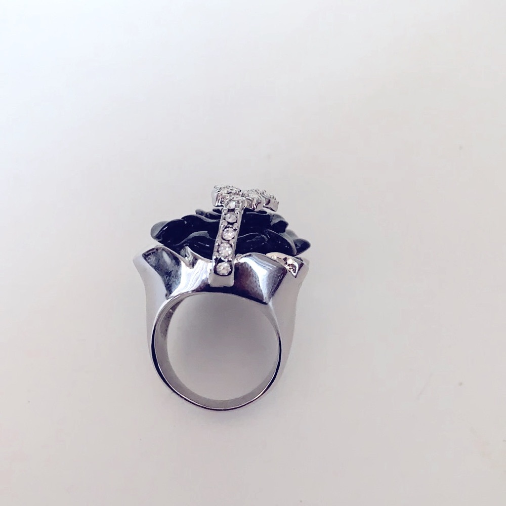 GUESS BLACK ROSE & BUTTERFLY STATEMENT RING SZ 8 - Picture 8 of 10